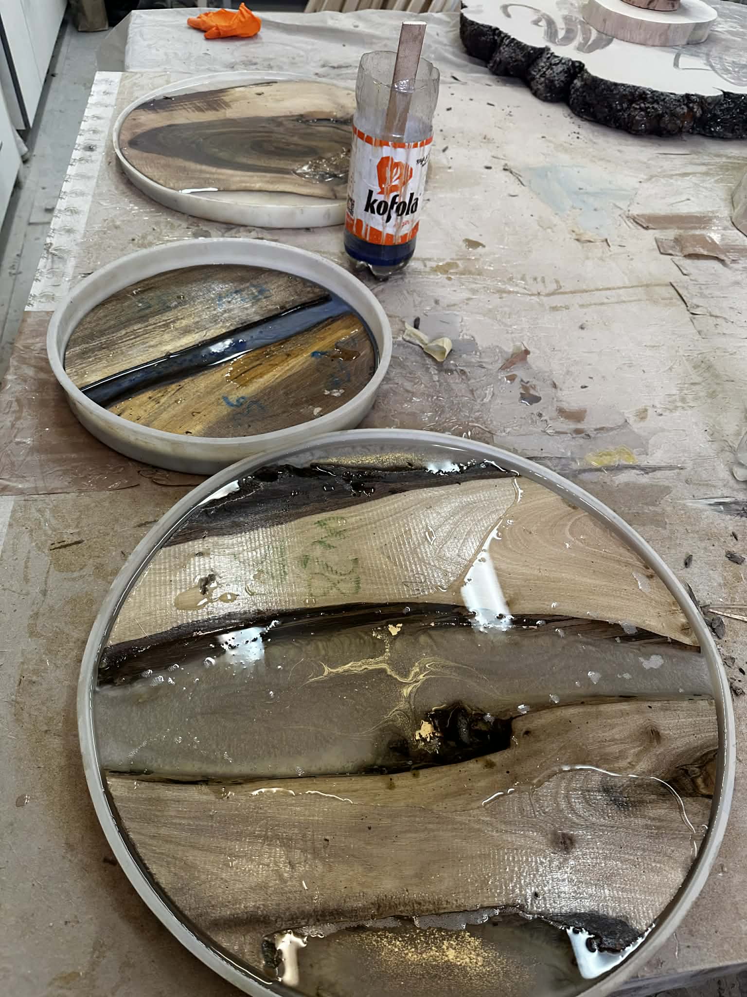 5 výroba epoxidového stolu ořech